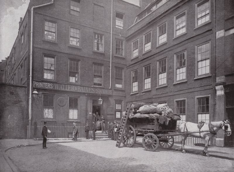 Dr Johnsons House, Gough Square, Fleet Street od English Photographer