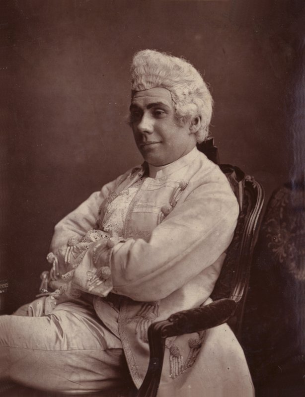 GW Anson (jako sir Howard Jelly) od English Photographer