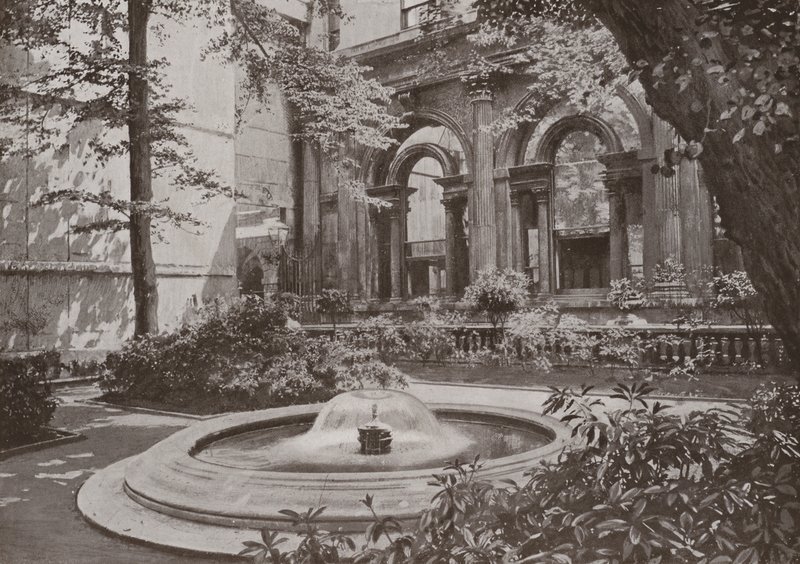 Garden Court, Bank of England od English Photographer