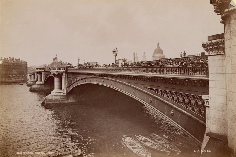 Celkový pohled na Blackfriars Bridge od English Photographer