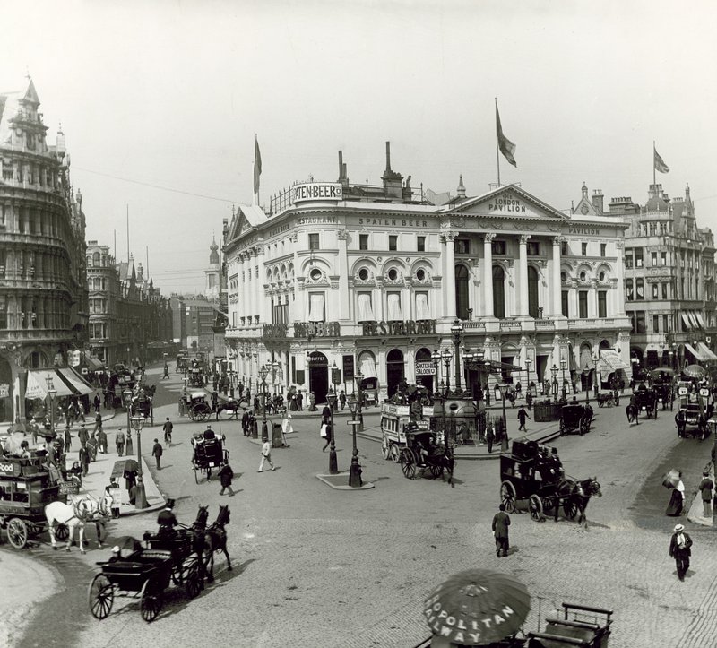 Londýnský pavilon, Piccadilly Circus, Londýn, c 1900 od English Photographer