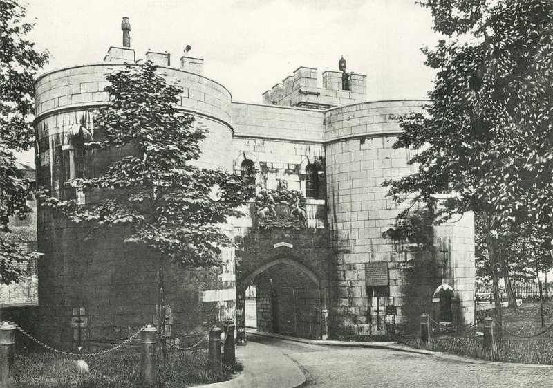 Middle Tower, Tower of London od English Photographer