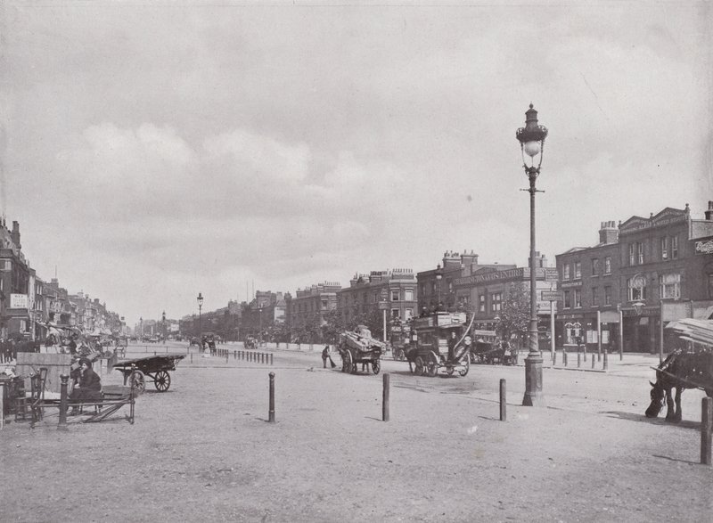 Mile End Road při pohledu na východ od English Photographer