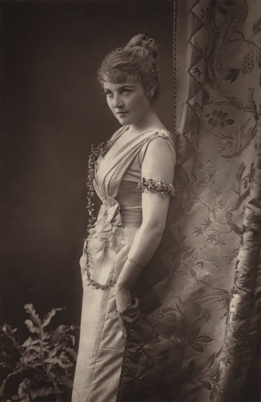 Slečna Adelaide Detchon od English Photographer