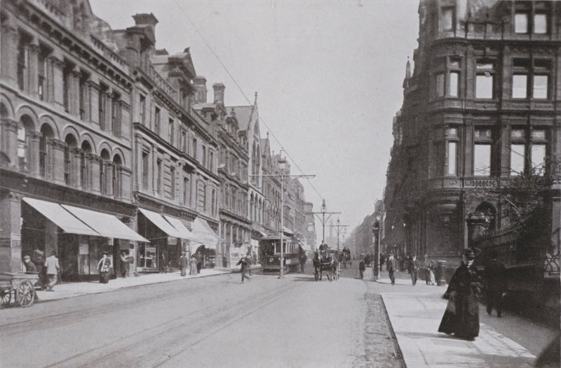 Newcastle, Grainger Street, West (černobílá fotografie) od English Photographer