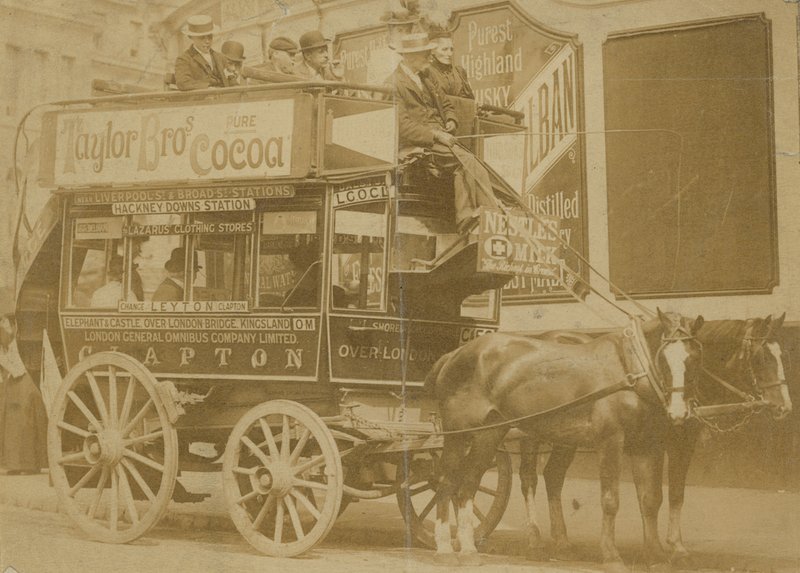 Omnibus a řidič od English Photographer