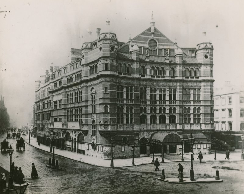 Palace Theatre, Cambridge Circus, Londýn od English Photographer