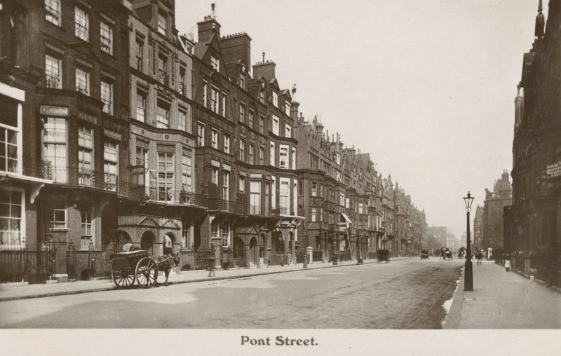 Pont Street, Londýn (černobílá fotografie) od English Photographer