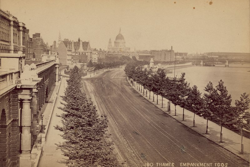 The Thames Embankment, Londýn od English Photographer