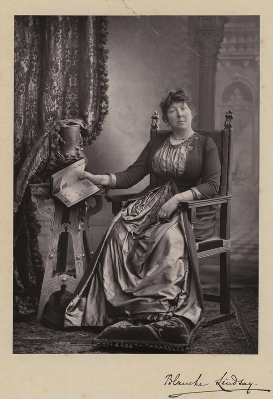 Blanche Lindsay , anglický umělec a básník od English School