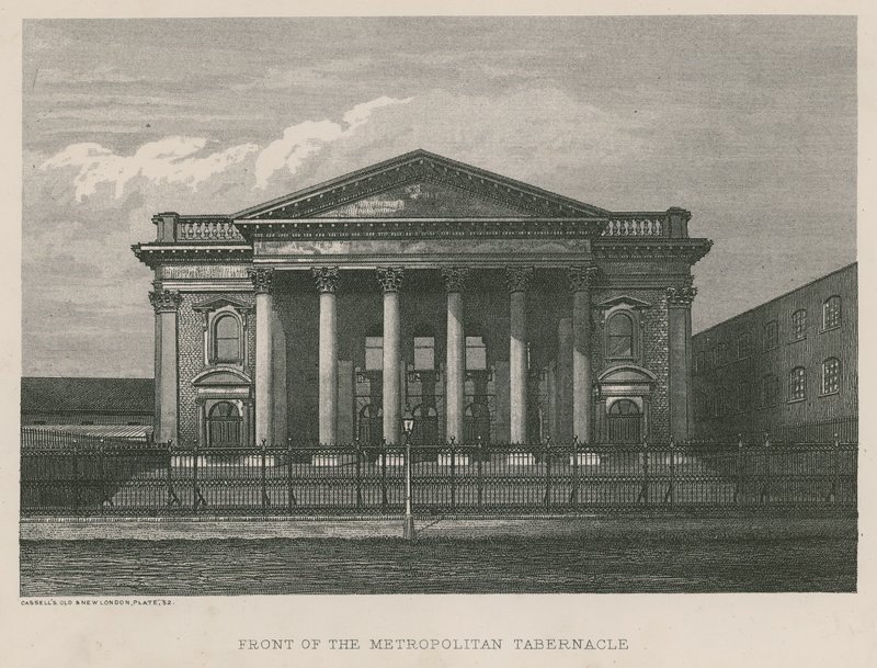 Před Metropolitan Tabernacle od English School