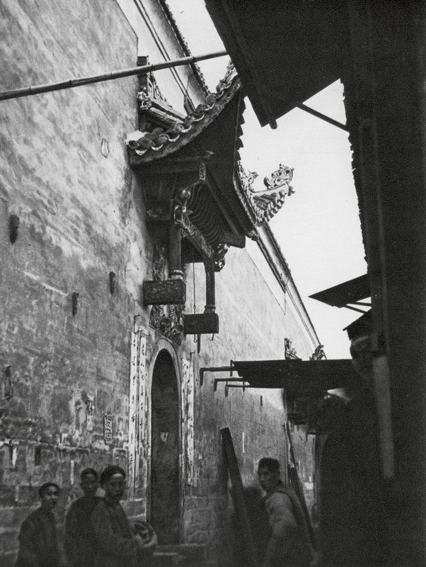 Hengchoufu, Hunan, alej (čb fotografie) od Ernst Boerschmann
