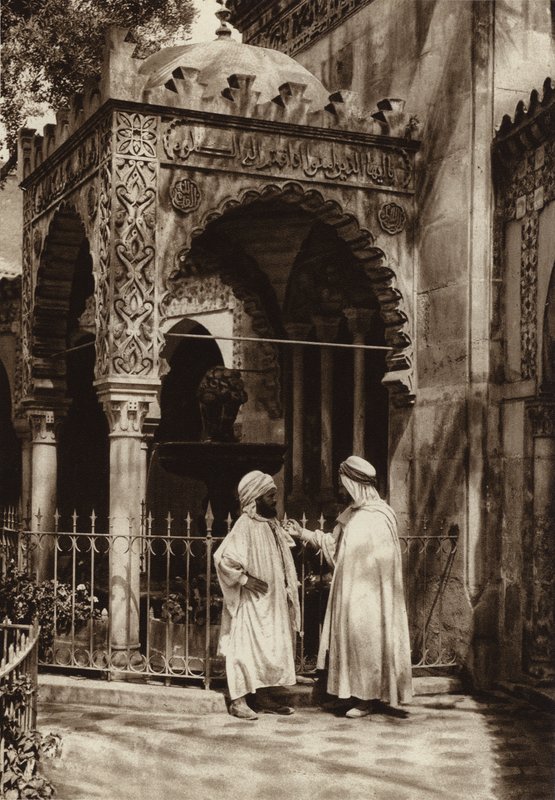 Oran, fontána mešity (černobílá fotografie) od European Photographer