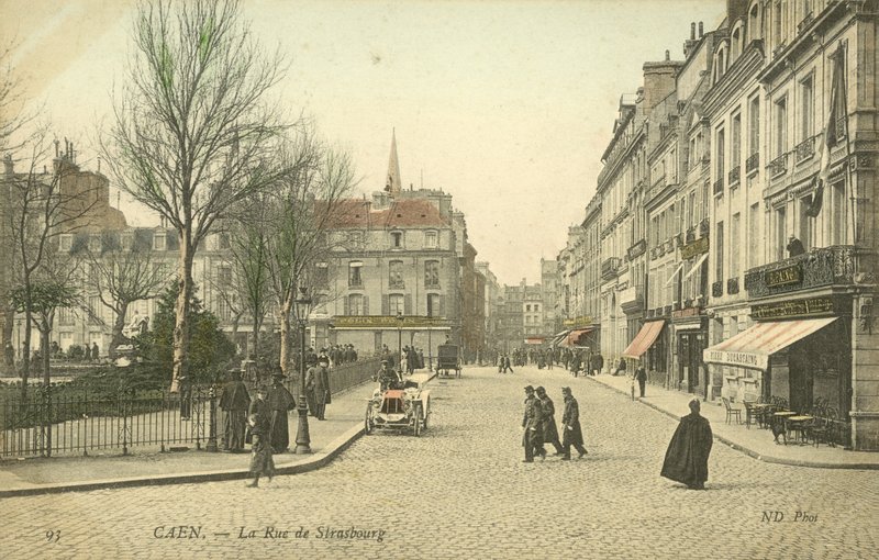 Rue de Strasbourg, Caen (barevná fotografie) od French Photographer