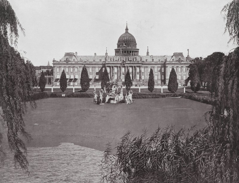Postupim, Městský palác a Neptunova kašna (čb fotografie) od German Photographer
