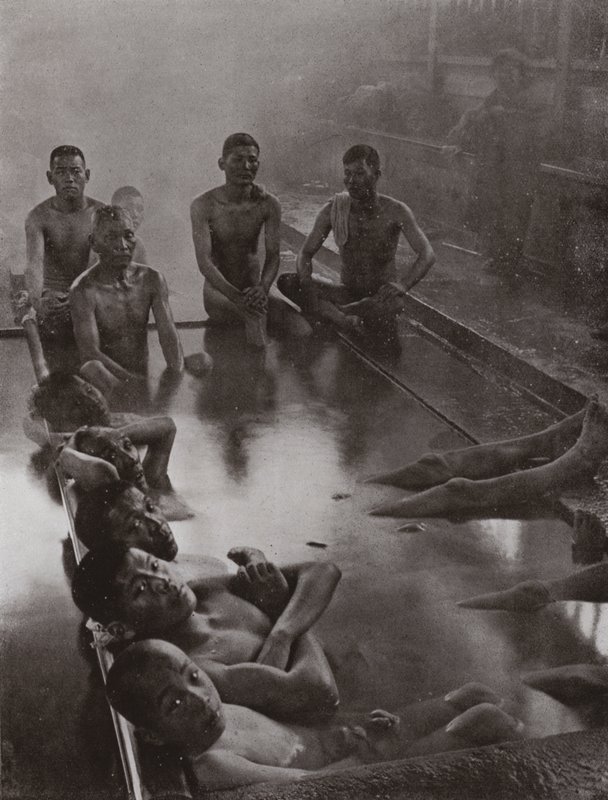Veřejné lázně v Kanawa (černobílá fotografie) od Herbert Ponting