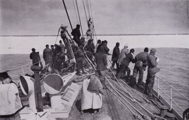 Příjezd k ledu (č/b foto) od Herbert Ponting