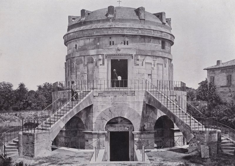 Itálie: Theodorikova hrobka, Ravenna (č/b foto) od Italian Photographer