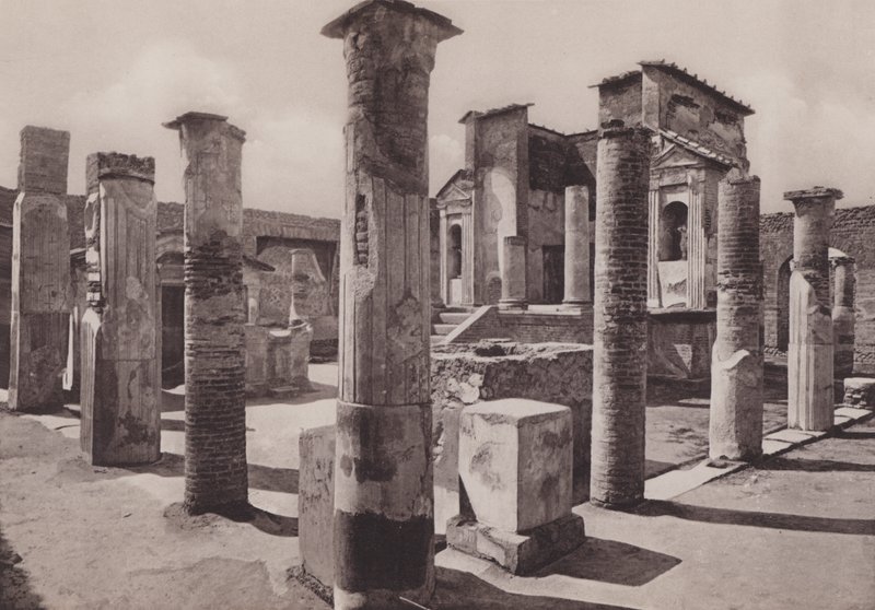Chrám Isis (černobílá fotografie) od Italian Photographer