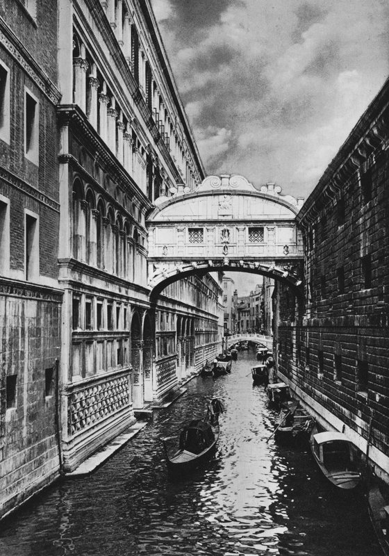 Benátky, Most vzdechů (černobílá fotografie) od Italian Photographer