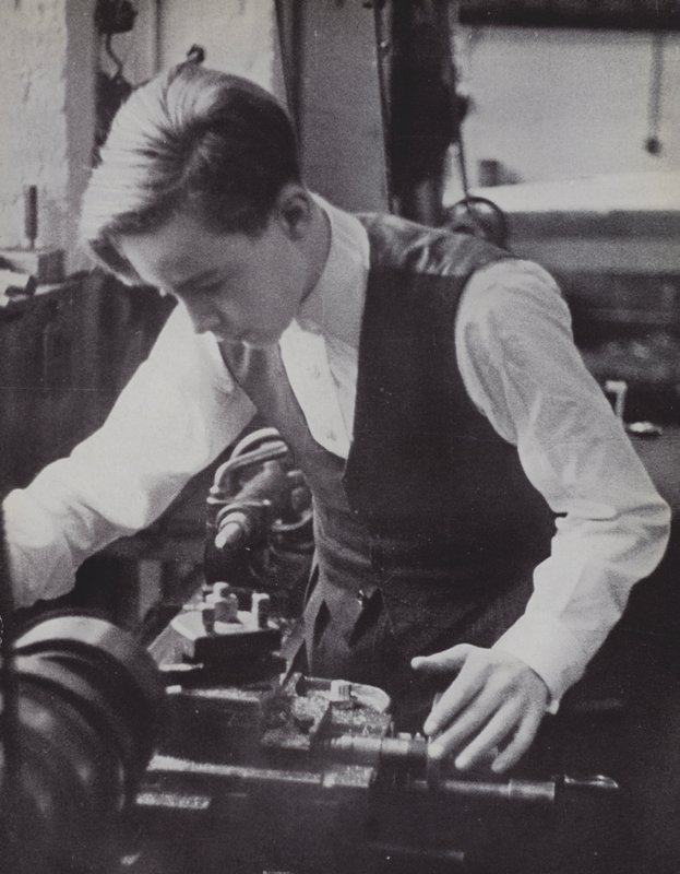 School of Mechanics, Eton (č/b foto) od Laszlo Moholy Nagy