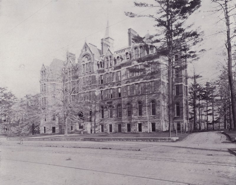 Kanada: McMaster Hall, Toronto (č/b foto) od Photographer Canadian