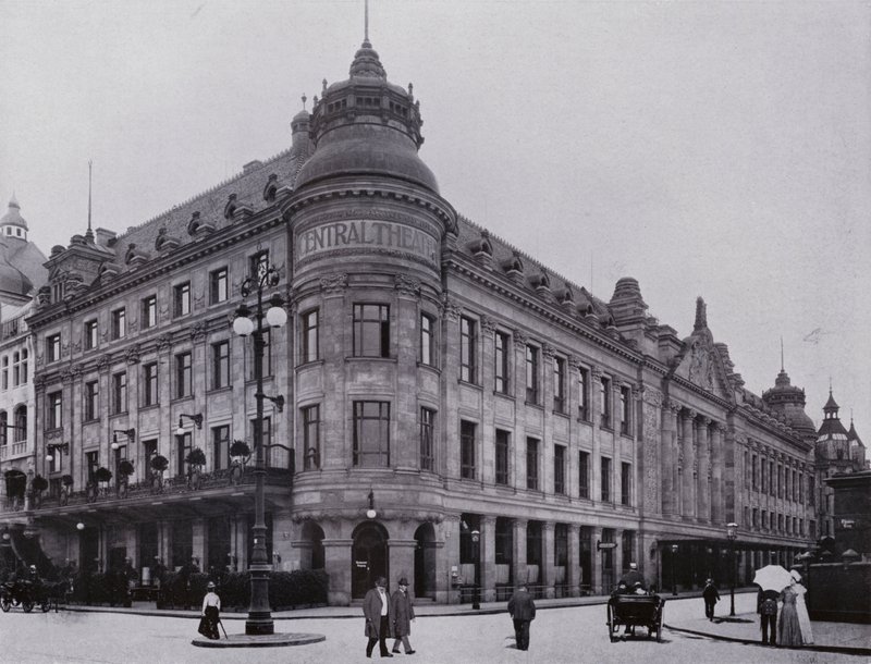 Lipsko: Central Theatre Am Thomasring (č/b foto) od Photographer German