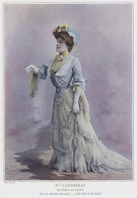 Adeline Lanthenay jako Madame Breneuil v Les Deux Ecoles (barevná fotografie) od Reutlinger Studio