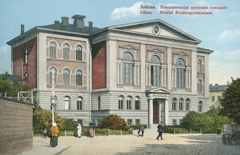 Gymnázium, Liepaja, Lotyšsko (barevné foto) od Russian Photographer