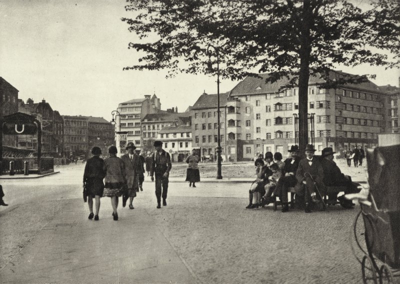 Berlín: Bulow-Platz (černobílá fotografie) od Sasha Stone