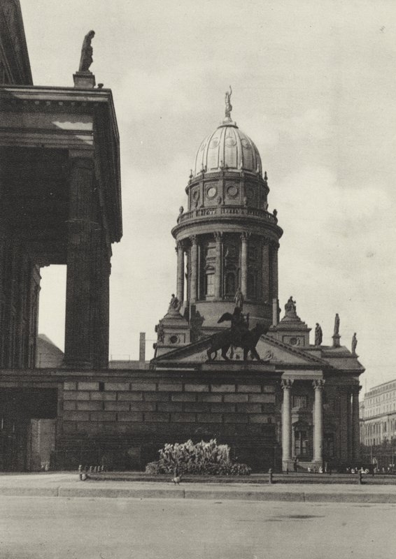 Berlín: Gendarmenmarkt (černobílá fotografie) od Sasha Stone