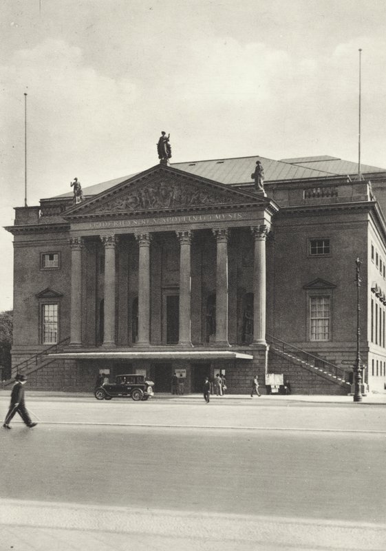 Berlín: Opera; Opera House (černobílá fotografie) od Sasha Stone