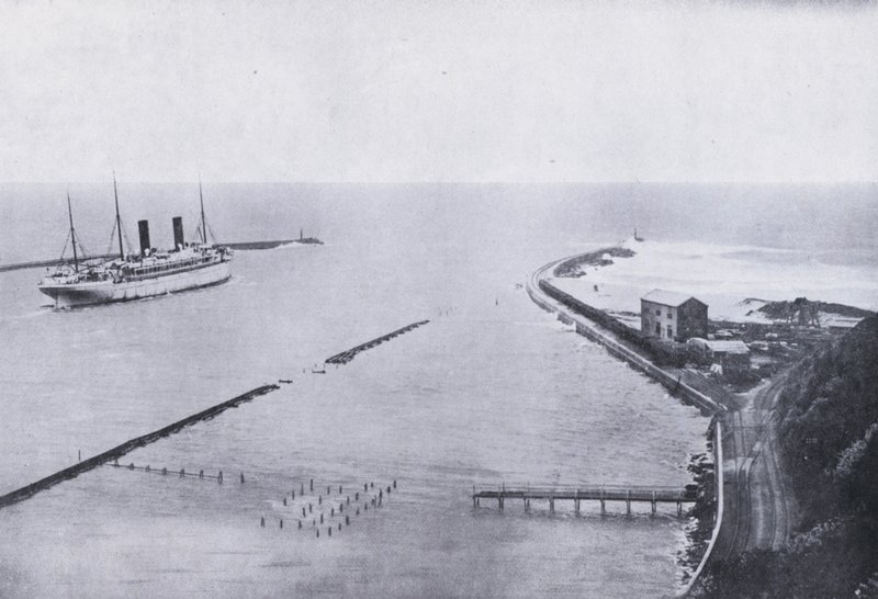 Vjezd do Durban Harbour (černobílá fotografie) od South African Photographer