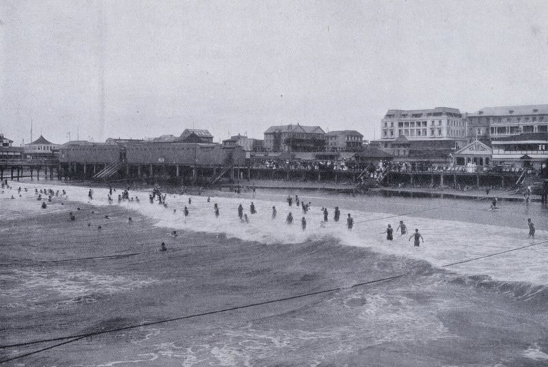 Ocean Beach, Durban (černobílá fotografie) od South African Photographer