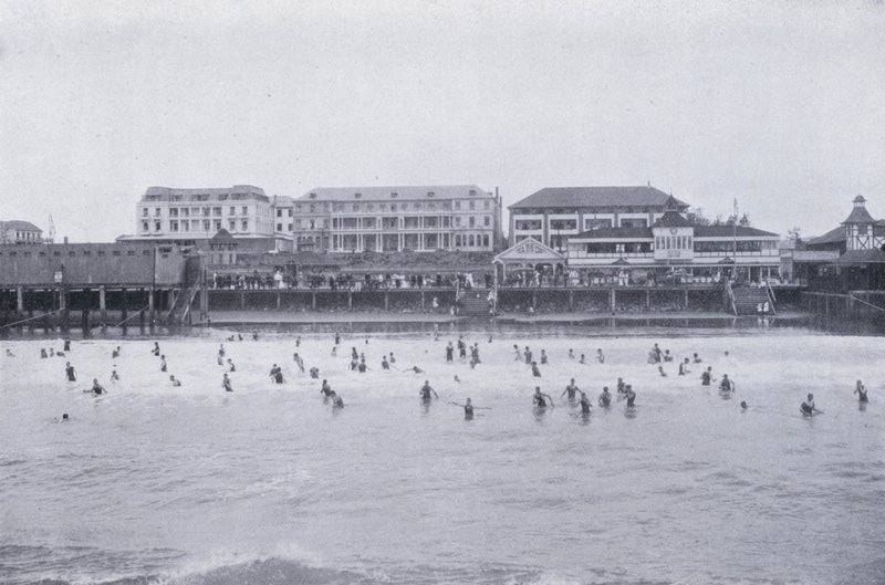 Ocean Beach, Durban (černobílá fotografie) od South African Photographer